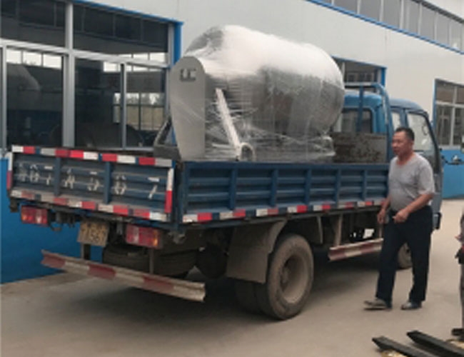 臨沂驢肉客戶真空滾揉機(jī)發(fā)貨現(xiàn)場(chǎng)