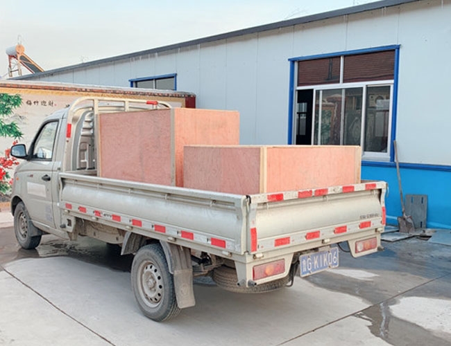 匯品實(shí)驗(yàn)室用手動(dòng)鹽水注射機(jī)，50型小滾揉機(jī)發(fā)貨現(xiàn)場(chǎng)