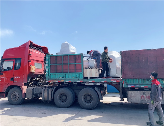 匯品滾揉機、鹽水注射機發(fā)貨現(xiàn)場