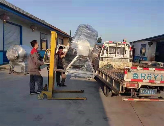 400L真空滾揉機發(fā)往北京，600L可傾電加熱夾層鍋發(fā)往河南