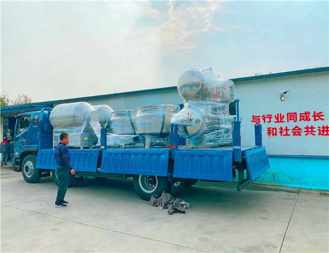 真空滾揉機(jī)2臺(tái)，夾層鍋2臺(tái)，殺菌鍋1臺(tái)，發(fā)往河南周口