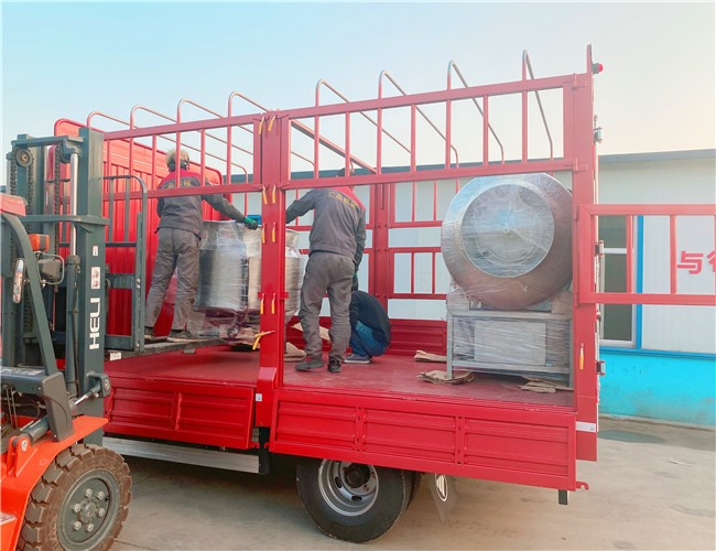 700L立式電加熱夾層鍋、600L真空滾揉機(jī)，發(fā)往河南周口