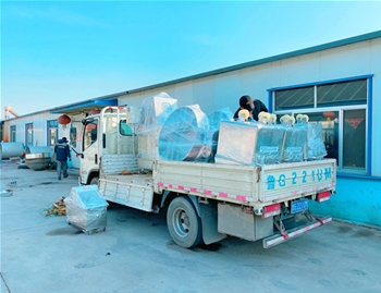 80針注射機1臺，400L可傾電加熱夾層鍋2臺，200L料車6臺，發(fā)往河南新鄉(xiāng)