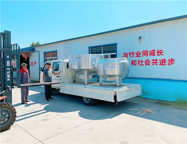 立式保溫電加熱夾層鍋1200L一臺，500L一臺，發(fā)往河南周口