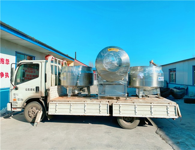 700L立式電加熱夾層鍋2臺(tái)，1200L真空滾揉機(jī)1臺(tái)，發(fā)貨河南