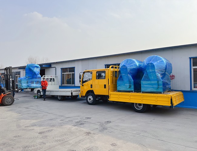 河南商丘牛肉加工廠訂購1200L滾揉機(jī)2臺(tái)，搭配液壓上料器發(fā)貨