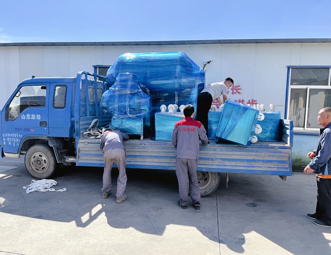 臨沂食品廠訂購(gòu)1200L真空滾揉機(jī)1臺(tái)，50L實(shí)驗(yàn)型真空滾揉機(jī)1臺(tái)，200L不銹鋼料車6臺(tái)發(fā)貨