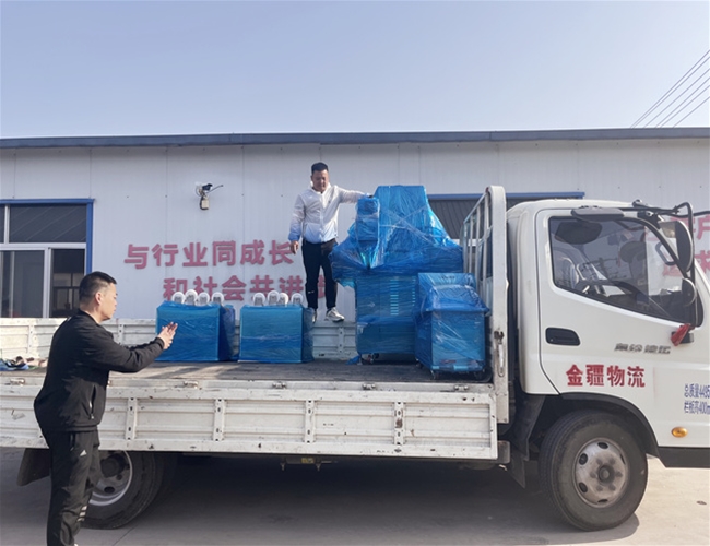 匯品新款80針鹽水注射機1臺，200L不銹鋼料車2臺發(fā)貨安徽合肥