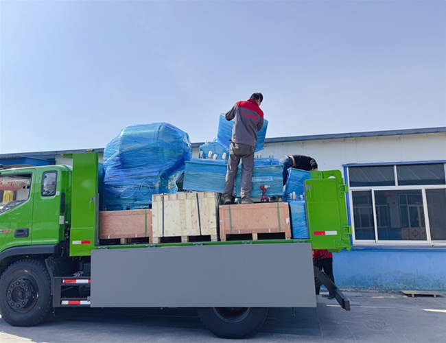 河南客戶回購真空滾揉機(jī)1臺不銹鋼料車12臺完工發(fā)貨